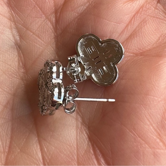 NEW Exquisite Flower Clover Stud Earrings SILVER - Picture 7 of 9